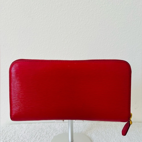 Prada Zip-Around Saffiano Leather - Picture 2 of 16